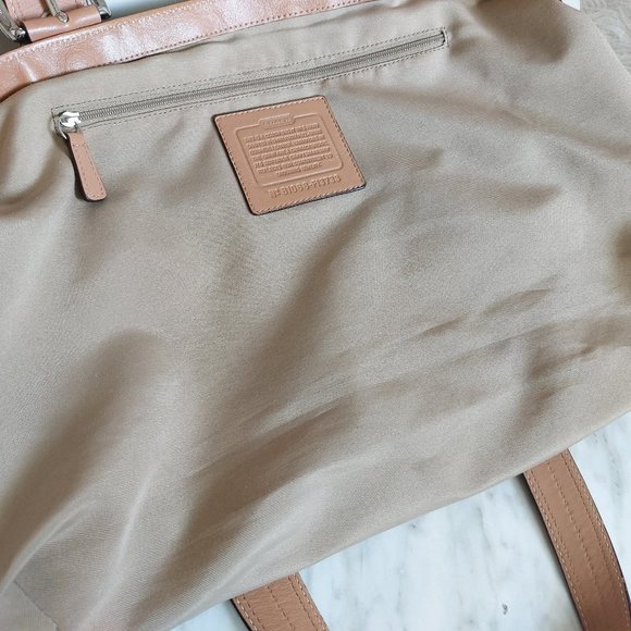 Coach F13733 Ivory and Tan Soho Pleated Leather Buckle Shoulder Strap Large Tote - Picture 13 of 15